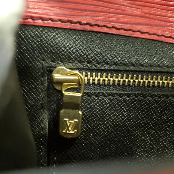 Louis Vuitton Red Epi Leather Clutch & Card Case Set - Picture 14 of 15